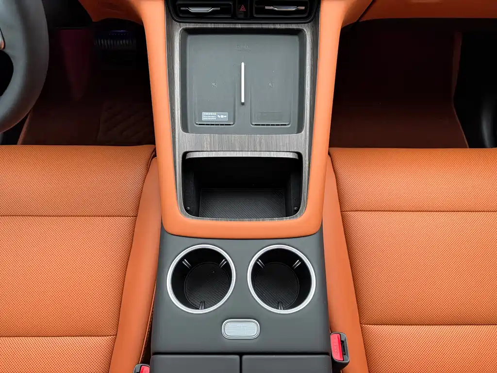 AITO AITO M6 — миниатюра 9