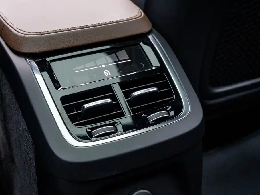 Volvo XC90 PHEV — миниатюра 21