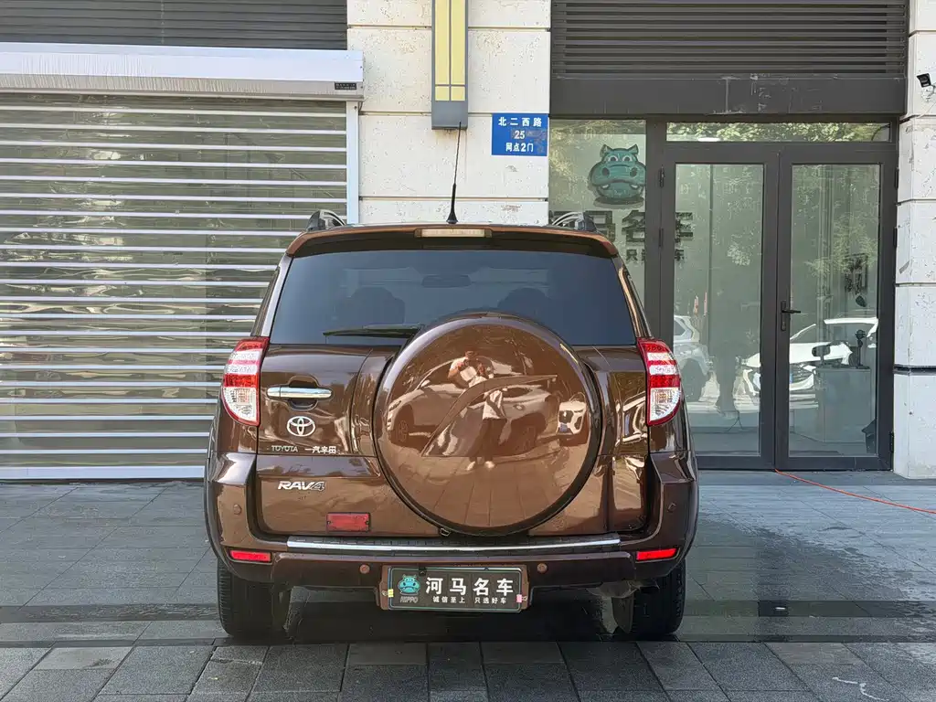 Toyota RAV4 — миниатюра 9