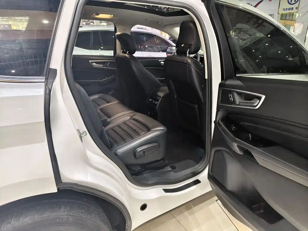 Ford Edge — миниатюра 9