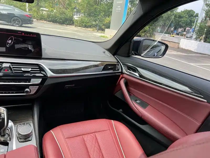 BMW 5 Series — миниатюра 7