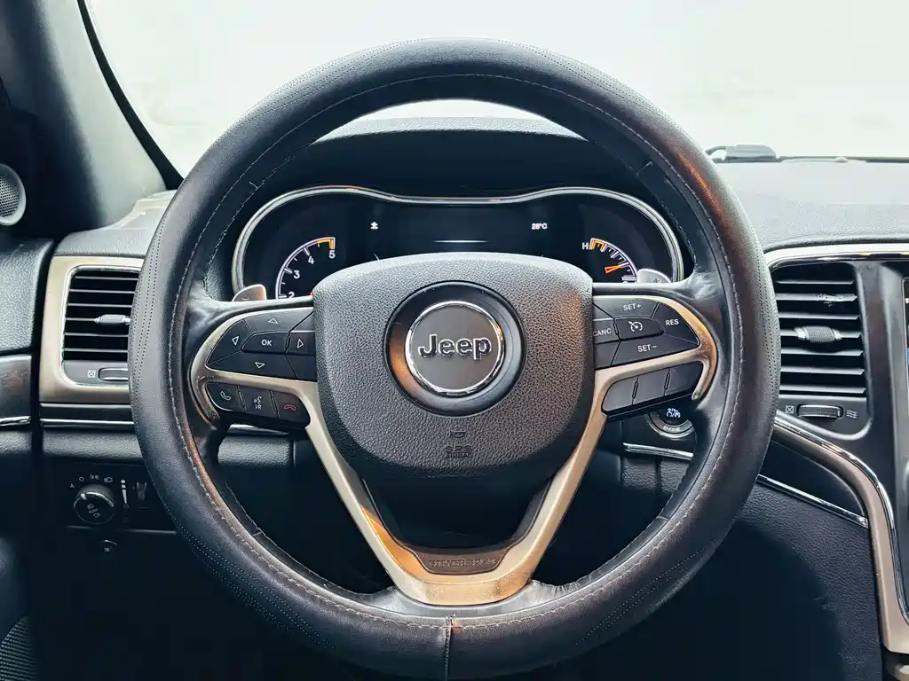 Jeep Grand Cherokee (Import) — миниатюра 11