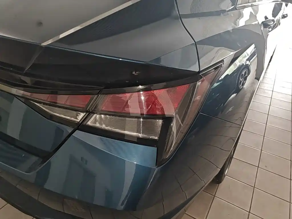 Hyundai Elantra — миниатюра 8