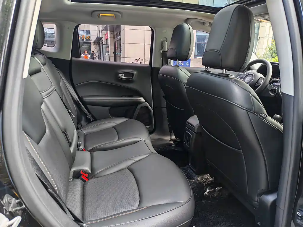 Jeep Compass — миниатюра 11