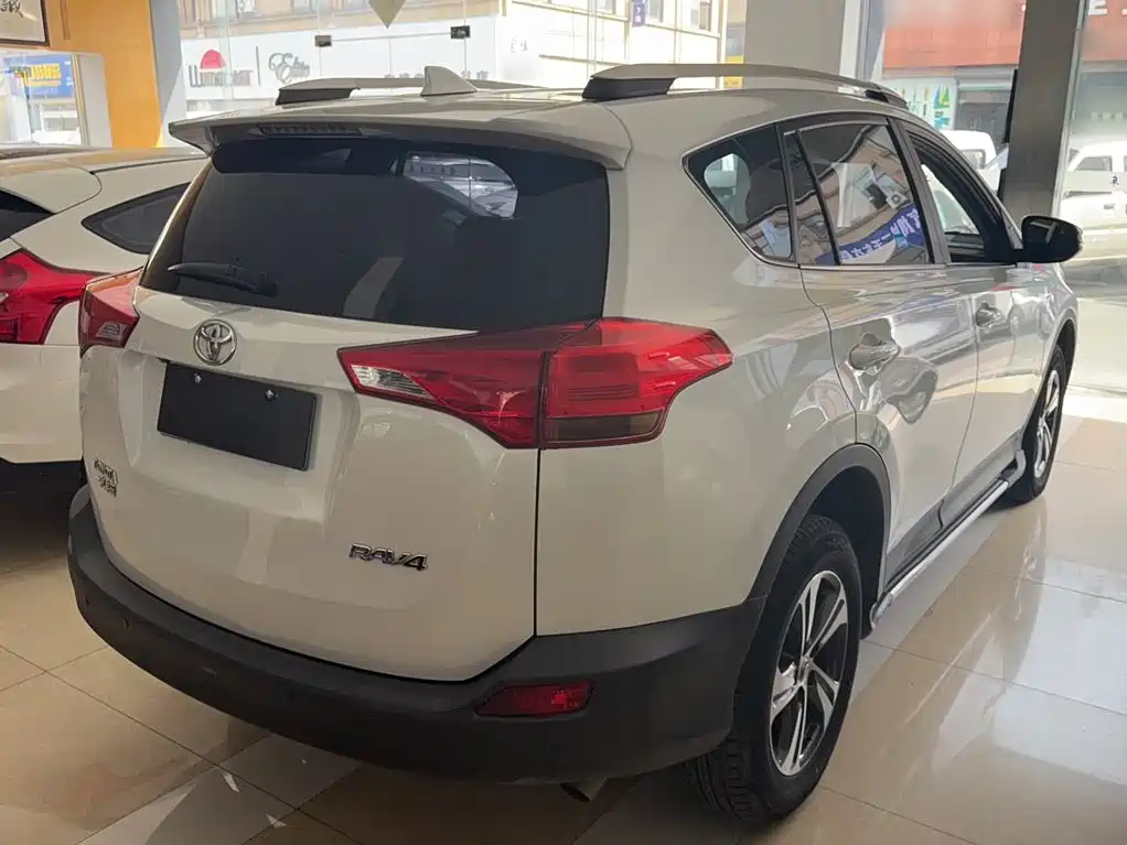 Toyota RAV4 — миниатюра 9