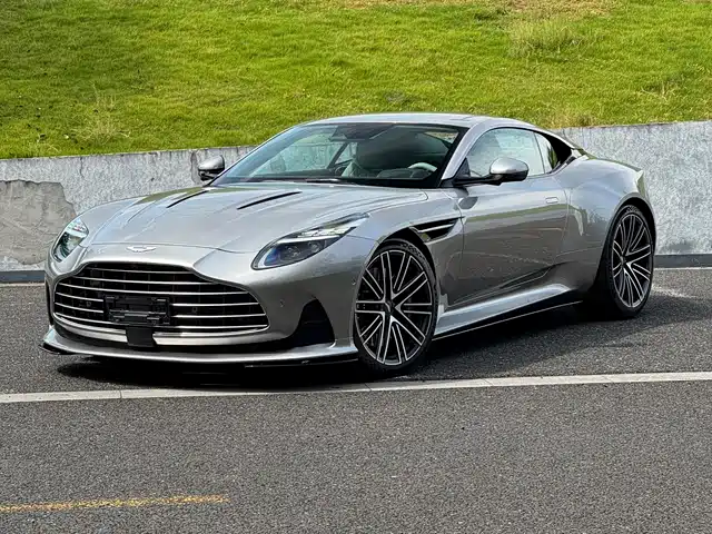 Aston Martin DB12