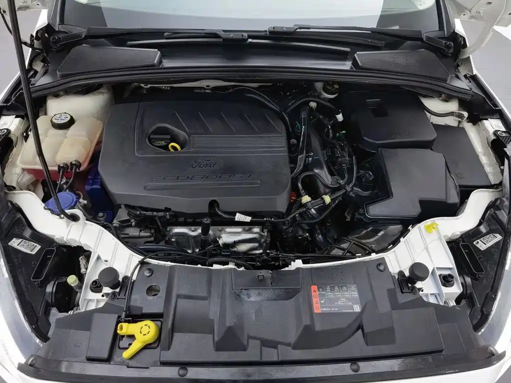 Ford Focus 2015 EcoBoost 180 AT Sport