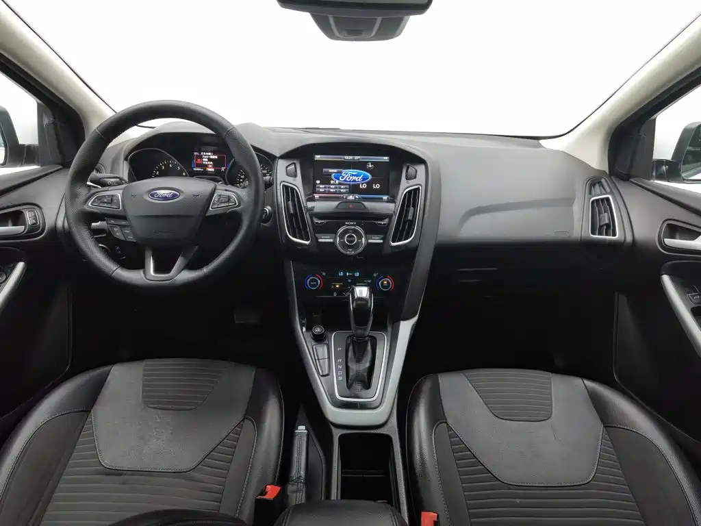 Ford Focus 2015 EcoBoost 180 AT Sport