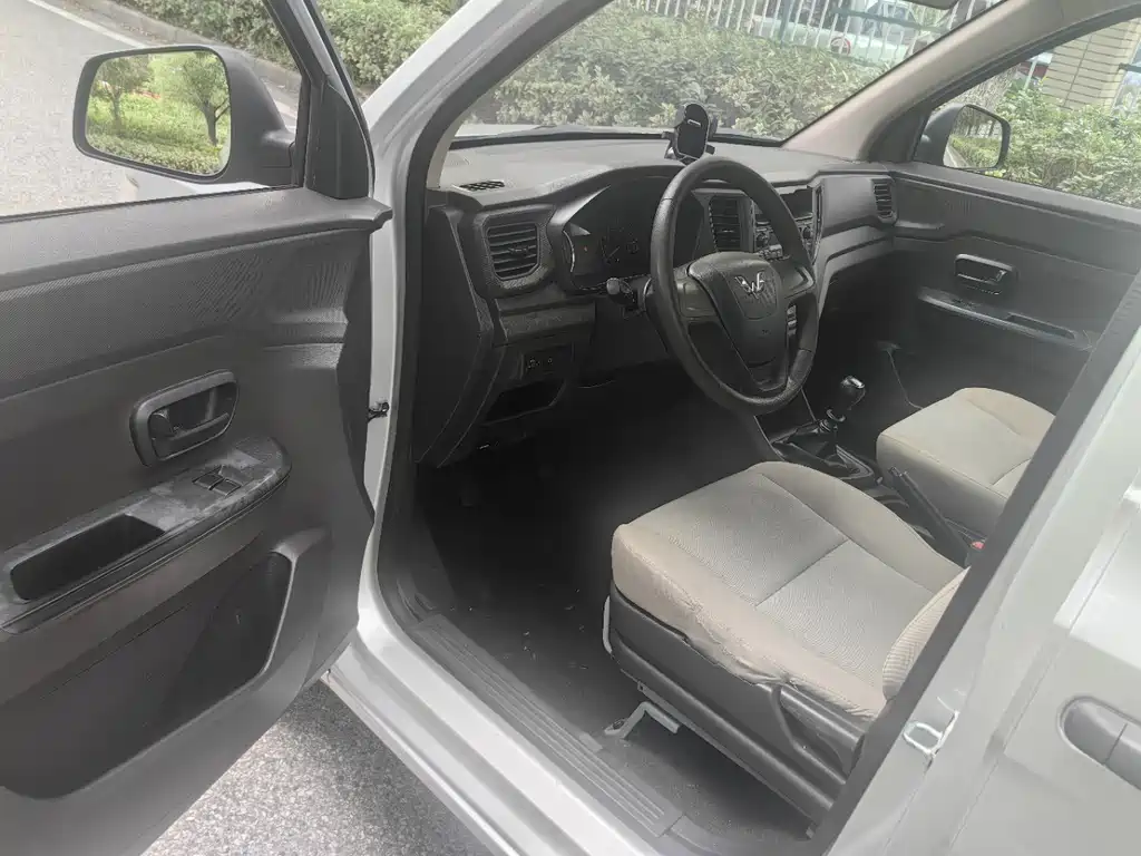 Wuling Hongguang V — миниатюра 11