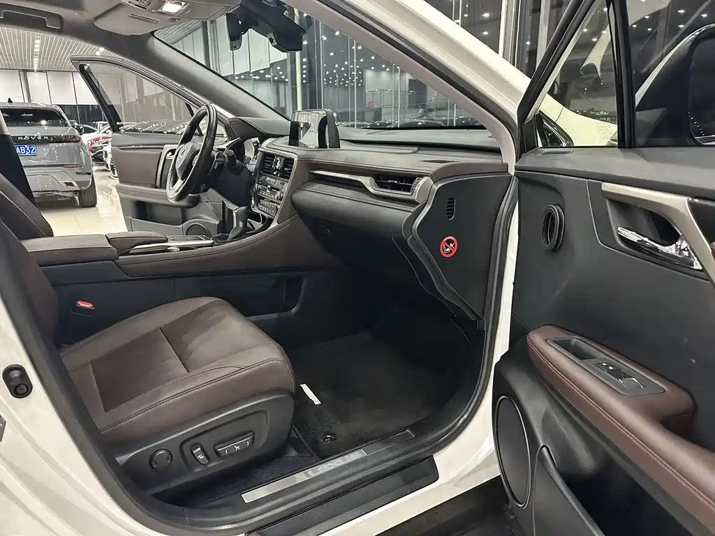 Lexus RX — миниатюра 13