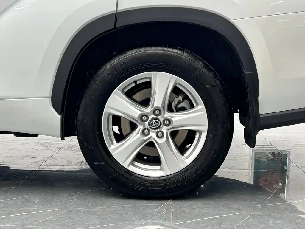 Toyota Highlander — миниатюра 25