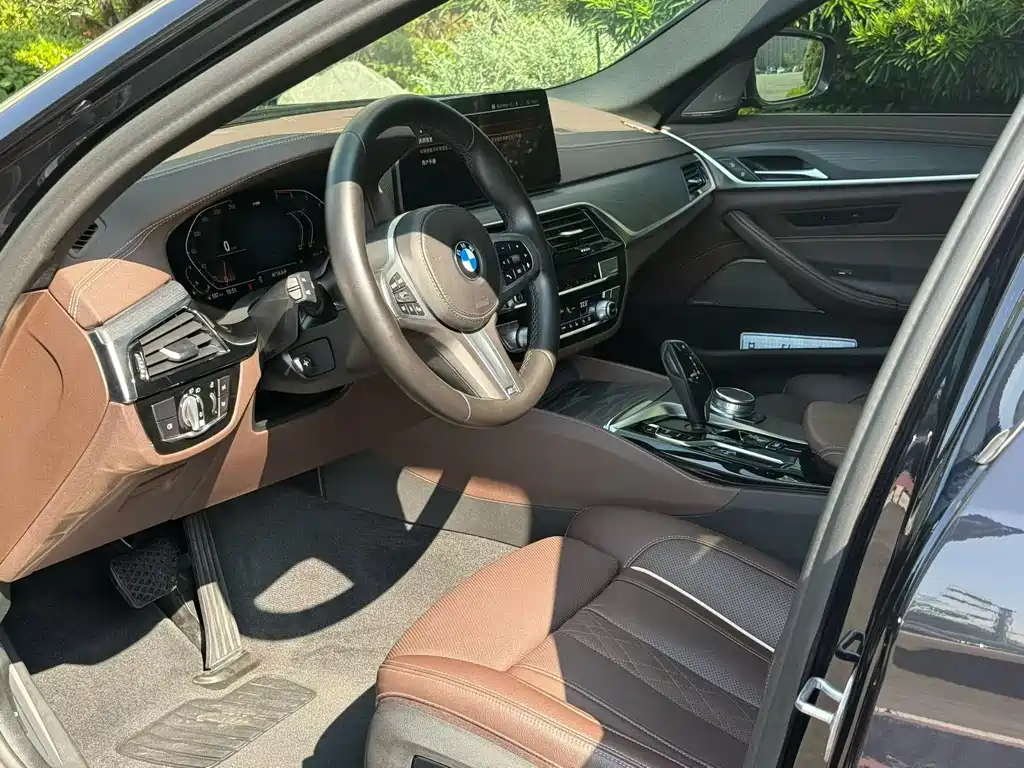 BMW 5 Series — миниатюра 7