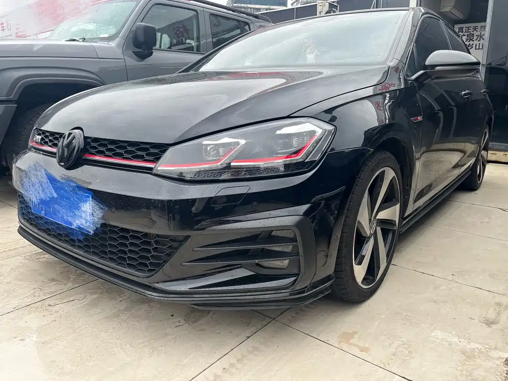 Volkswagen Golf GTI