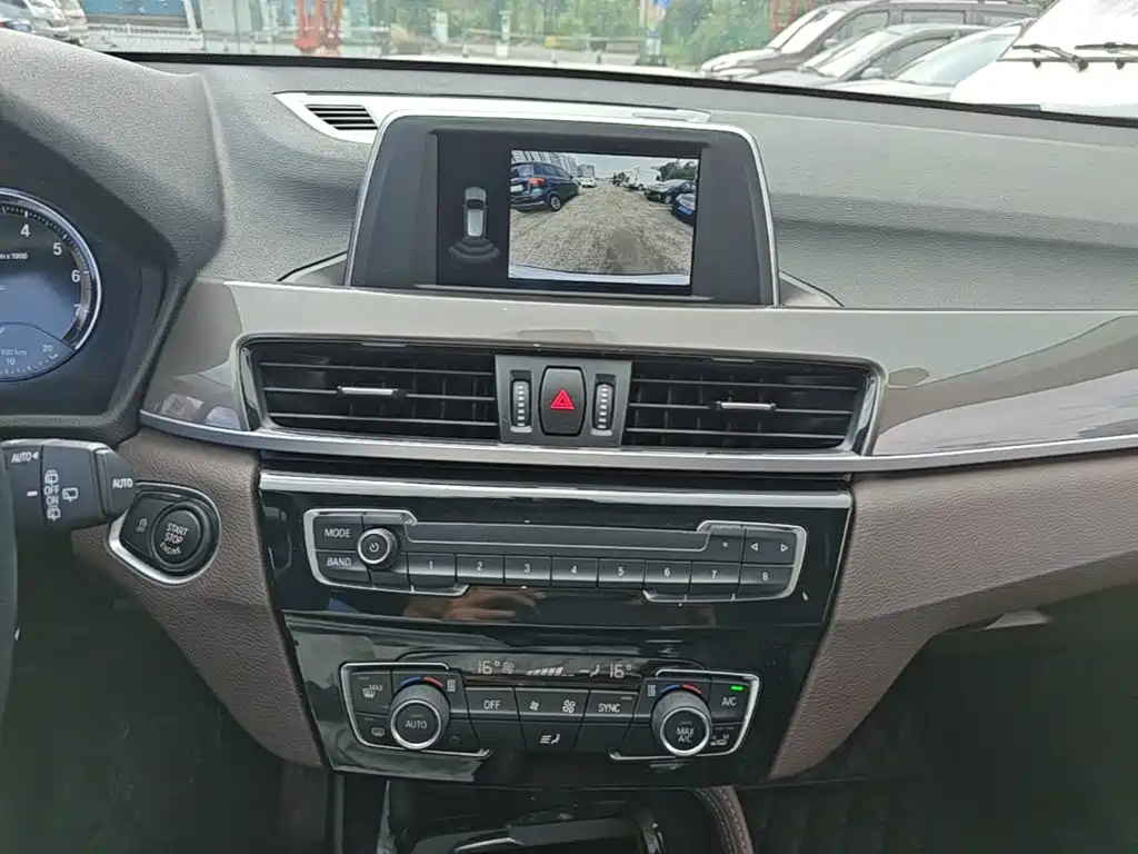 BMW X1 — миниатюра 13