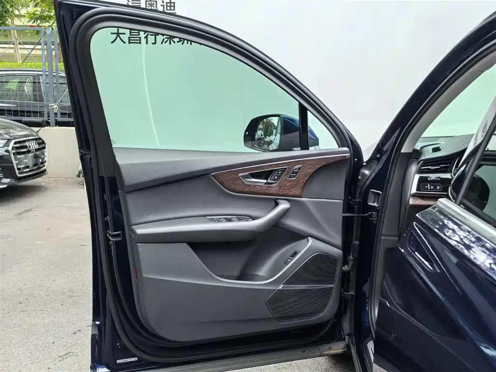 Audi Q7 — миниатюра 10