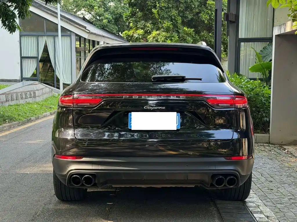 Porsche Cayenne — миниатюра 6