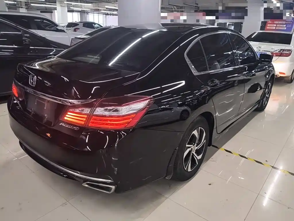 Honda Accord — миниатюра 7