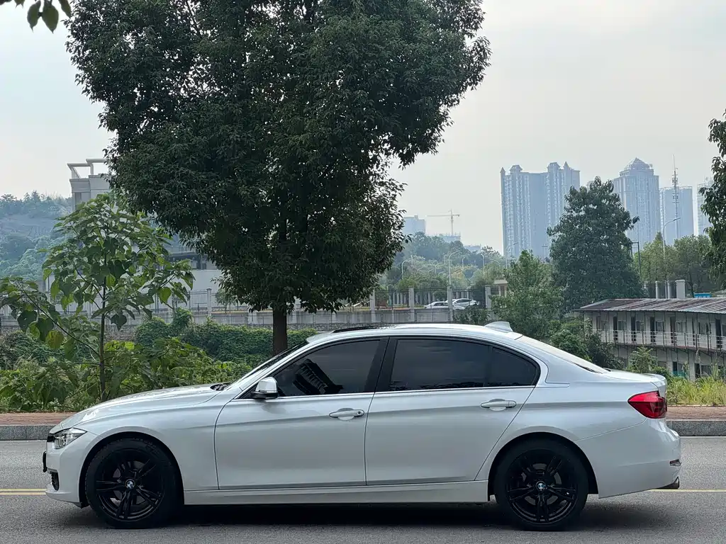 BMW 3 Series — миниатюра 8