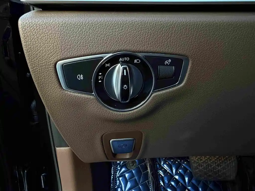 Mercedes-Benz E-Class — миниатюра 14