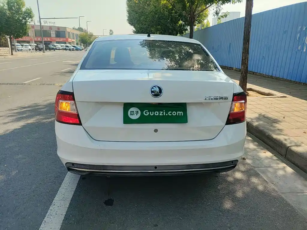 Skoda Rapid — миниатюра 6