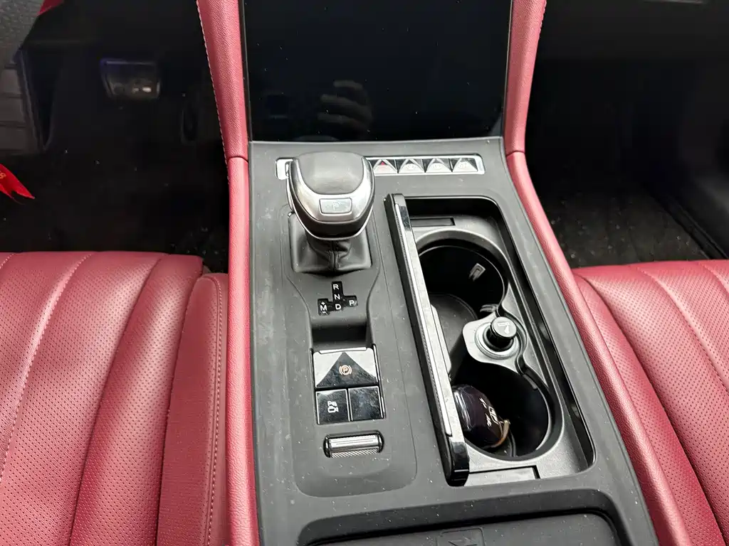 Hongqi Hongqi H5 — миниатюра 11