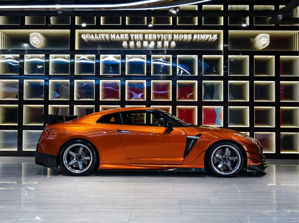 Nissan GT-R — миниатюра 7