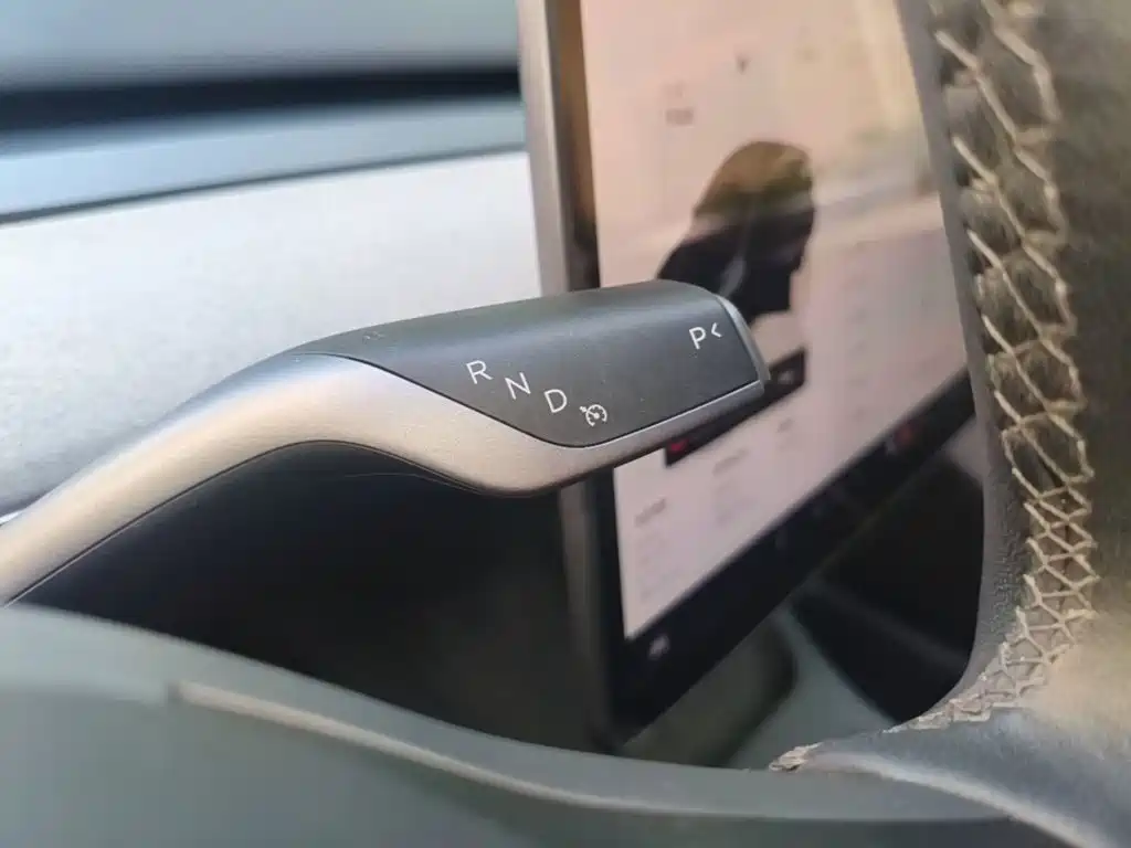 Tesla Model Y — миниатюра 14