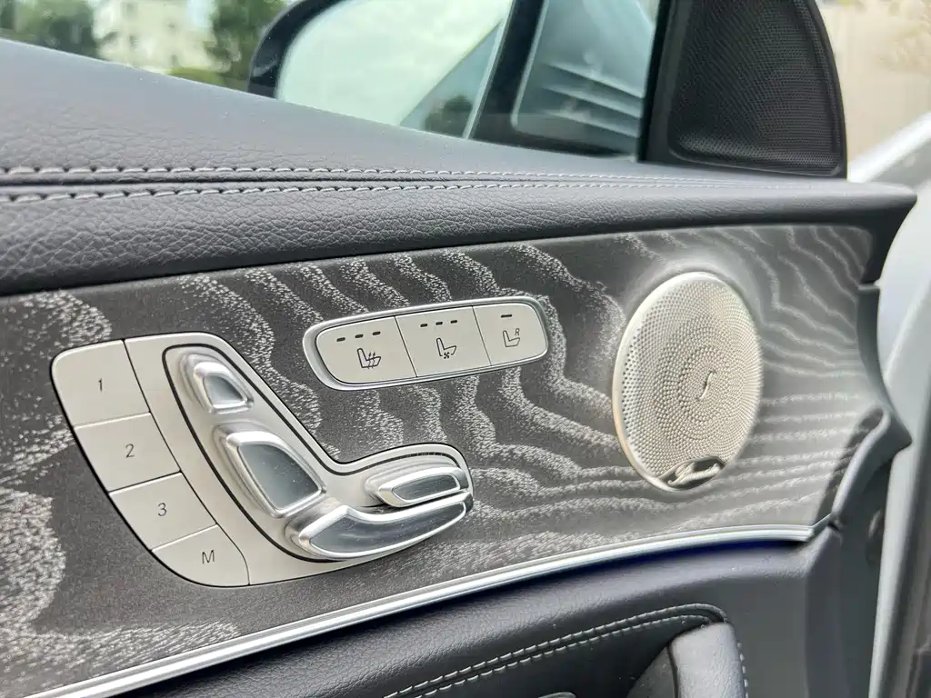 Mercedes-Benz E-Class — миниатюра 13