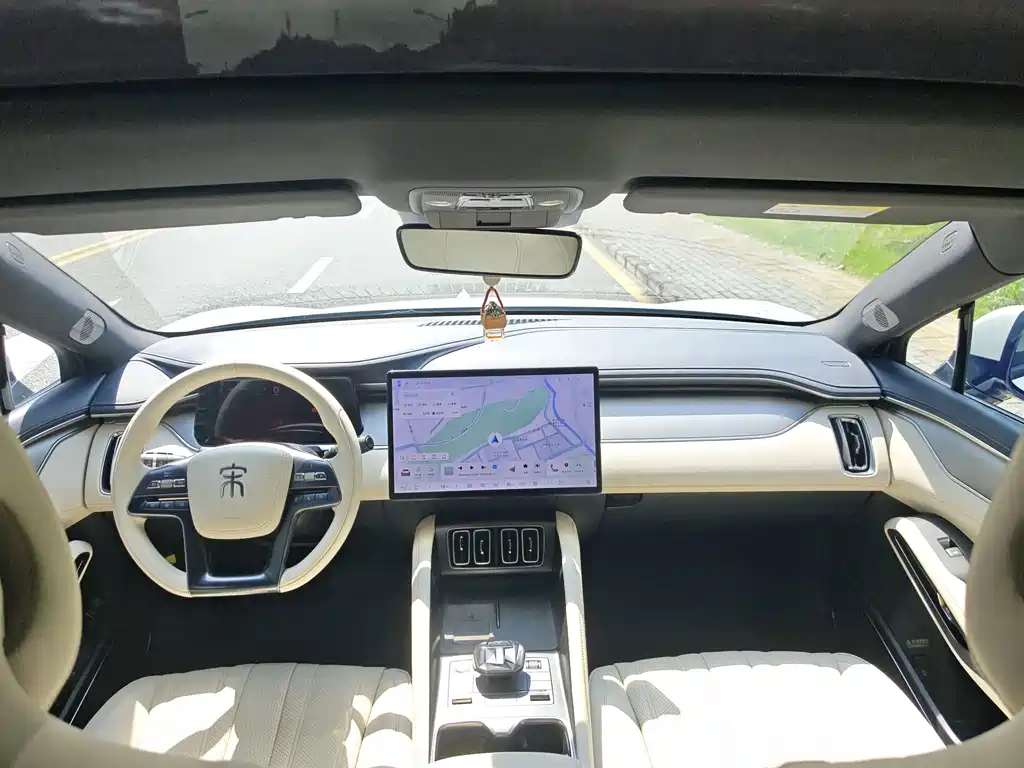 BYD L EV — миниатюра 12