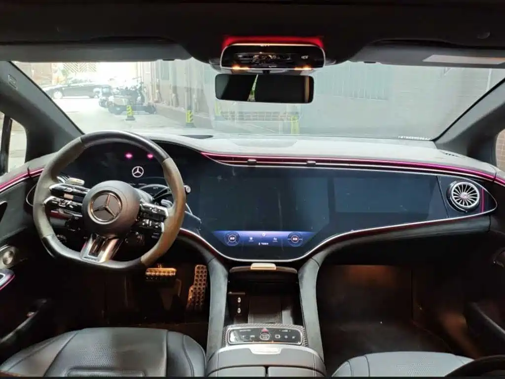 Mercedes-Benz EQE AMG — миниатюра 11