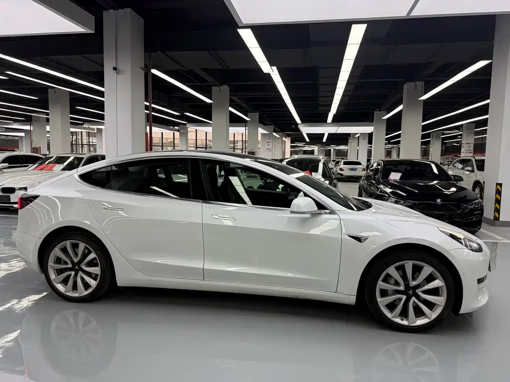 Tesla Model 3 — миниатюра 4