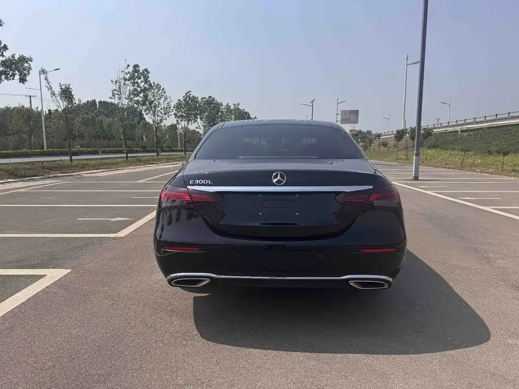 Mercedes-Benz E-Class — миниатюра 5