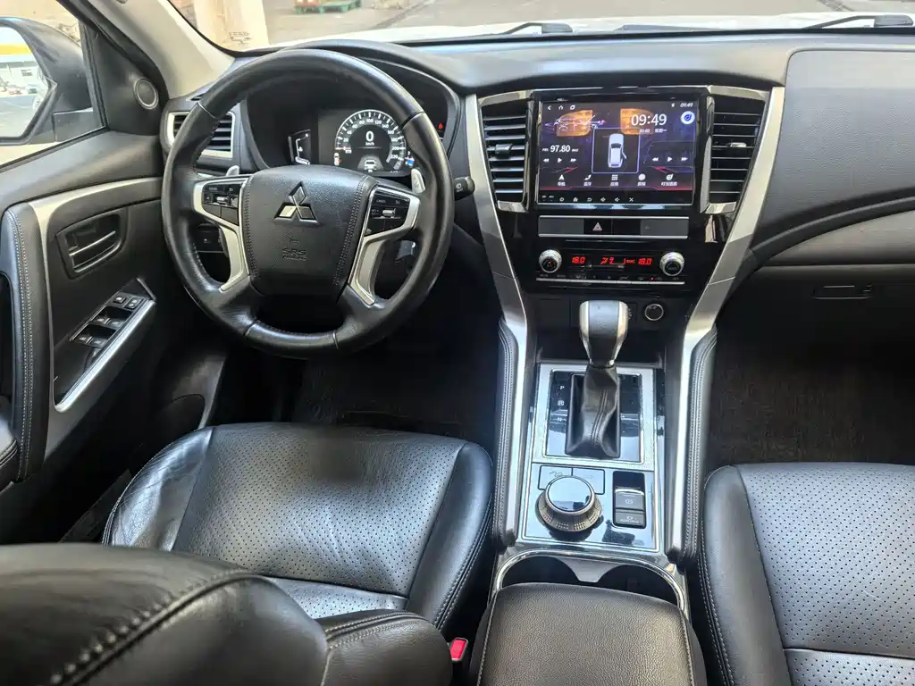 Mitsubishi Pajero Sport (Import) — миниатюра 14