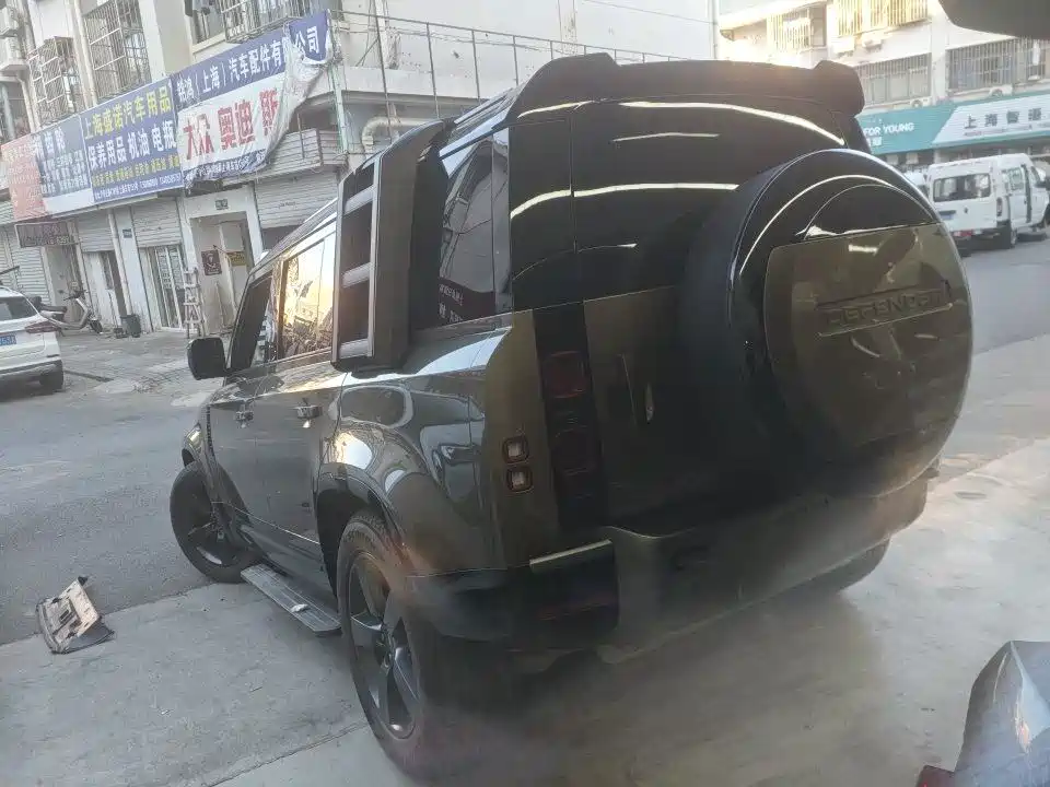 Land Rover Defender — миниатюра 4