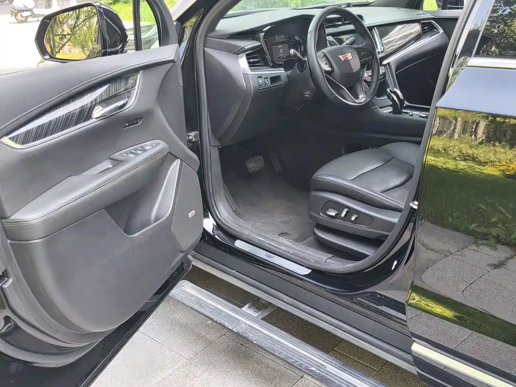 Cadillac XT6 2021 2.0T мест