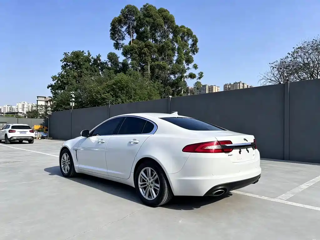 Jaguar XF — миниатюра 6