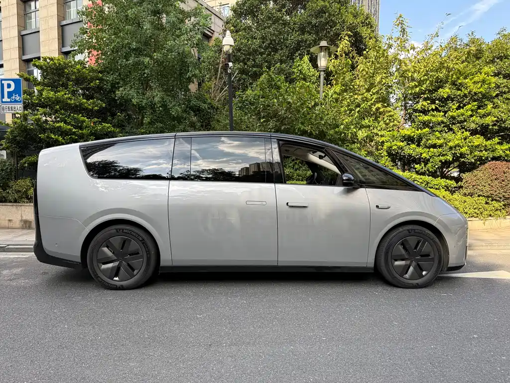 Li Auto Li MEGA — миниатюра 3