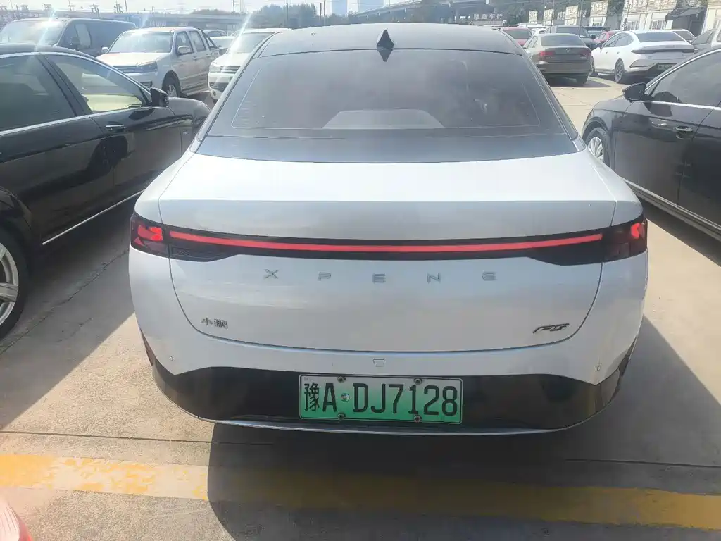 XPeng P5 — миниатюра 6