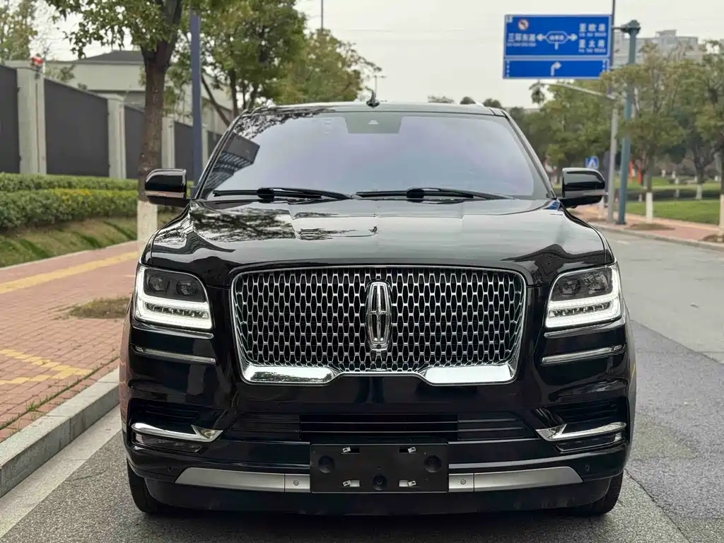 Lincoln Navigator 3.5T Premium Shine Edition China VI, фото 2