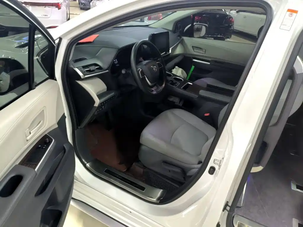 Toyota Granvia — миниатюра 16