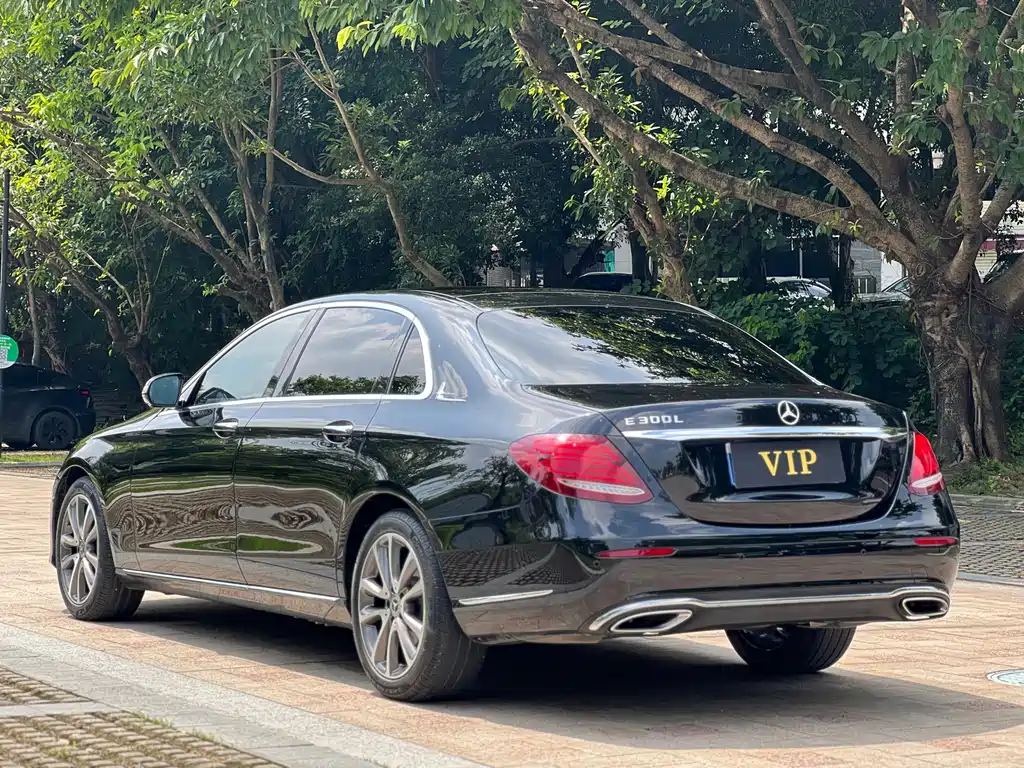 Mercedes-Benz E-Class — миниатюра 27