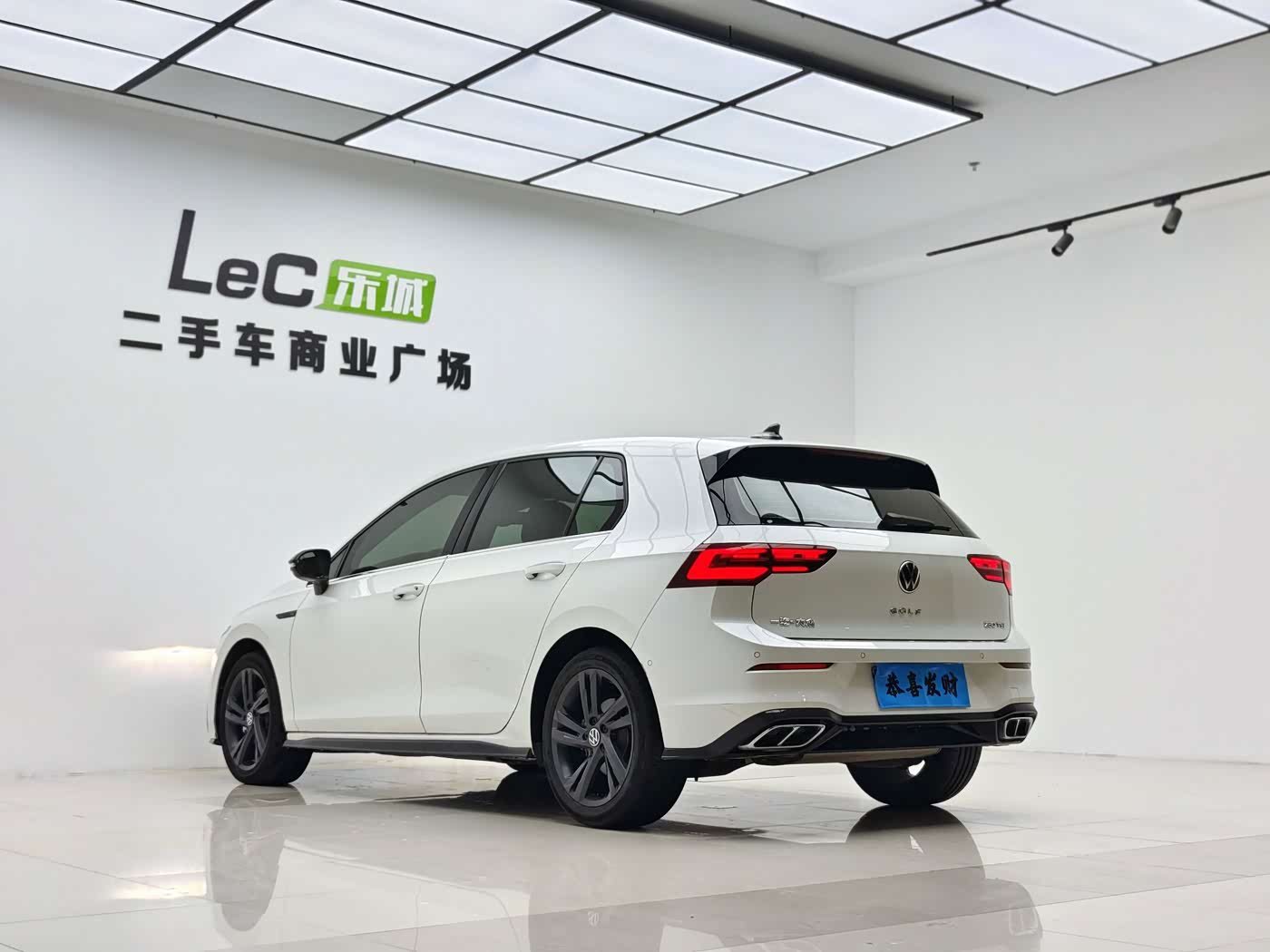 Volkswagen Golf 1.4 л 2023 г. Белый, пробег 28000 км