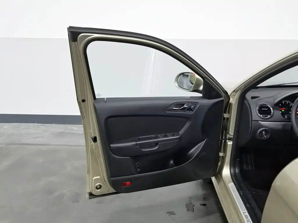 Volkswagen Lavida — миниатюра 8