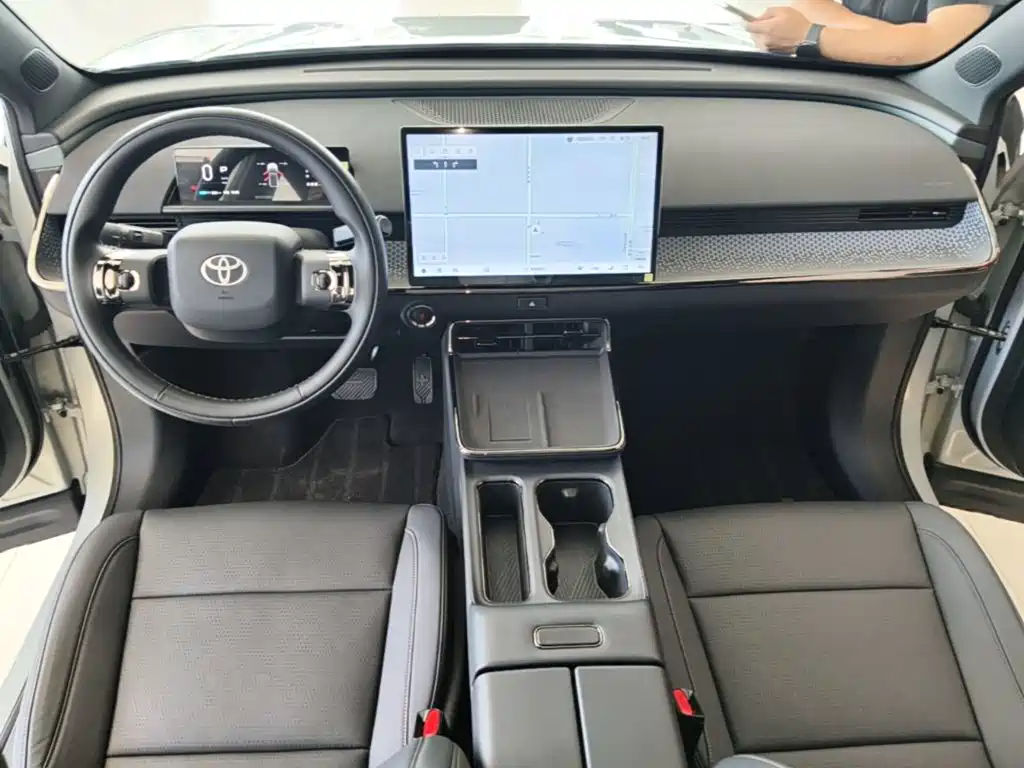 Toyota bZ3X — миниатюра 10