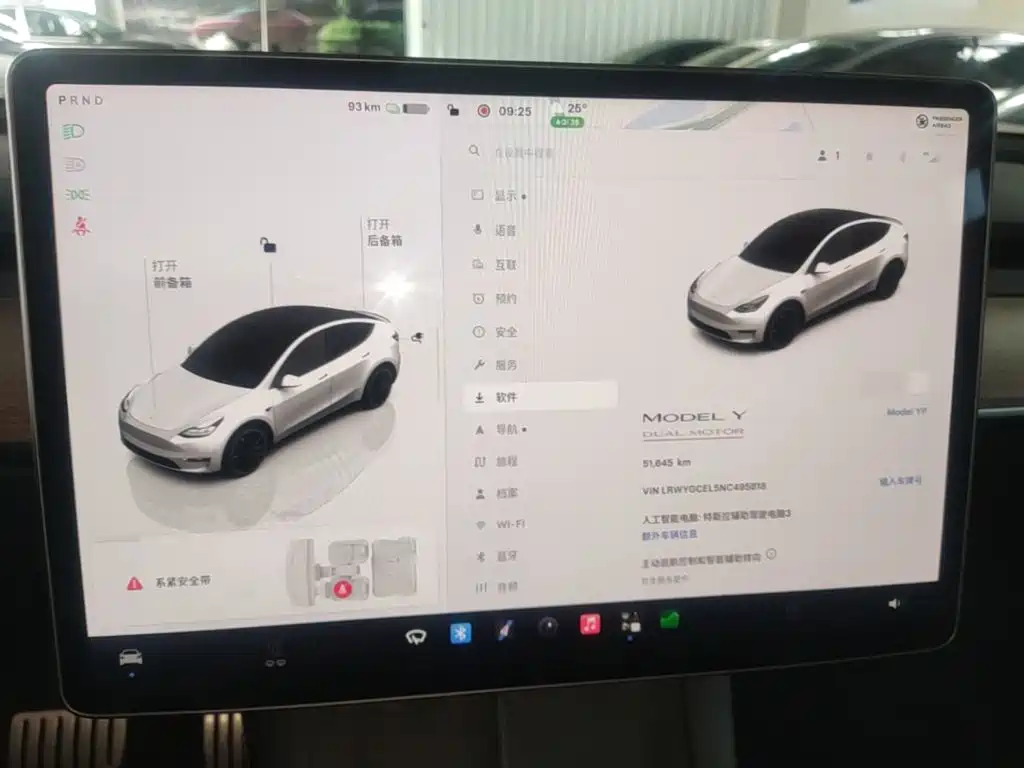 Tesla Model Y — миниатюра 13