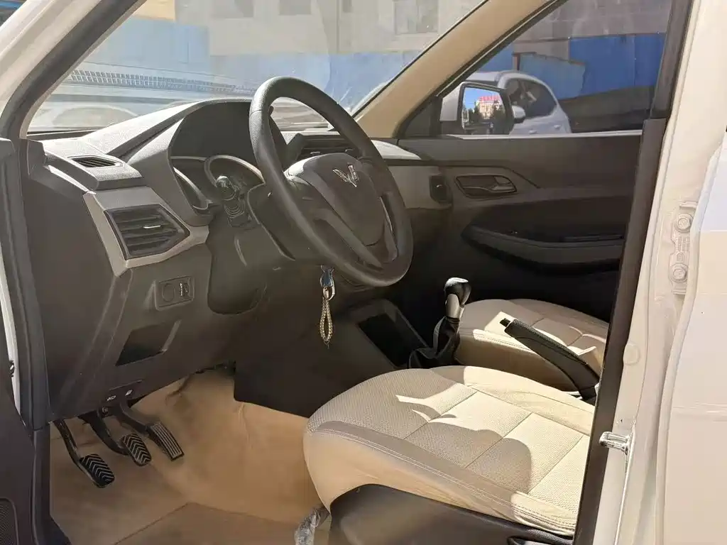 Wuling Hongguang — миниатюра 4
