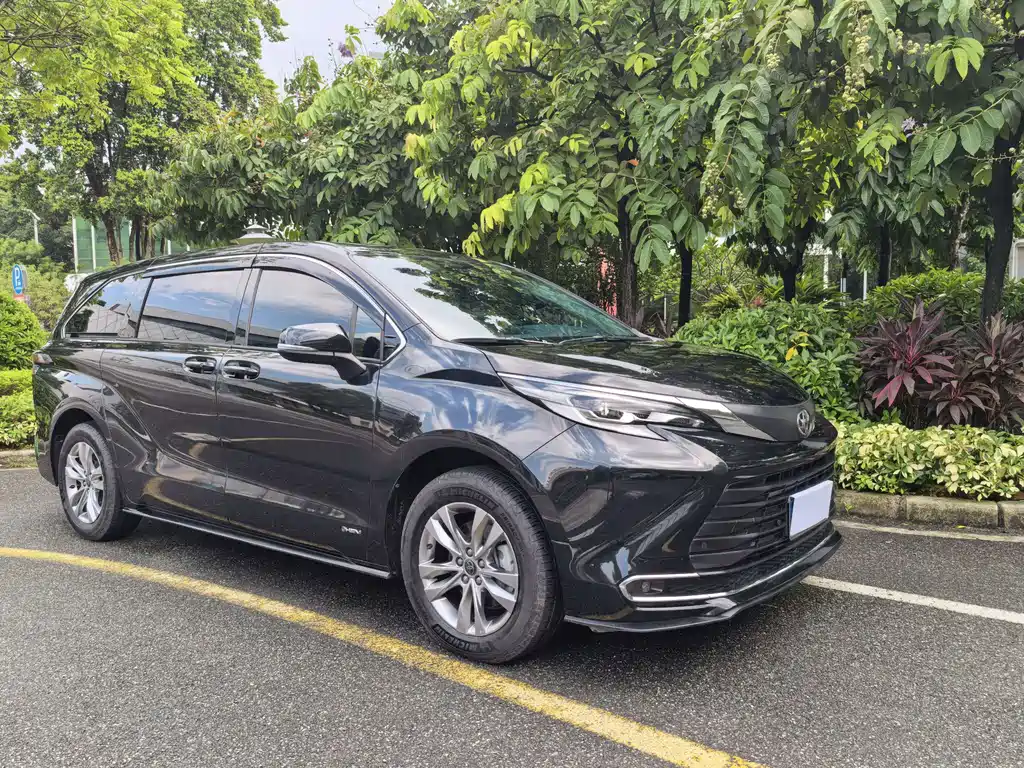 Toyota Sienna — миниатюра 3