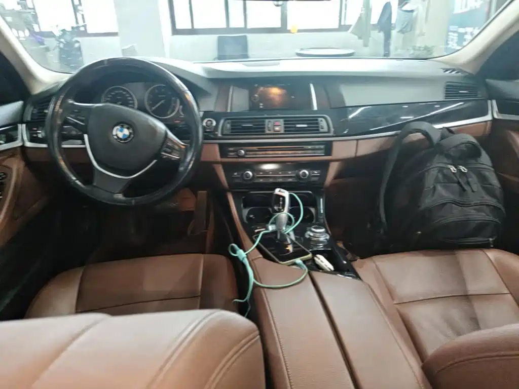BMW 5 Series — миниатюра 10