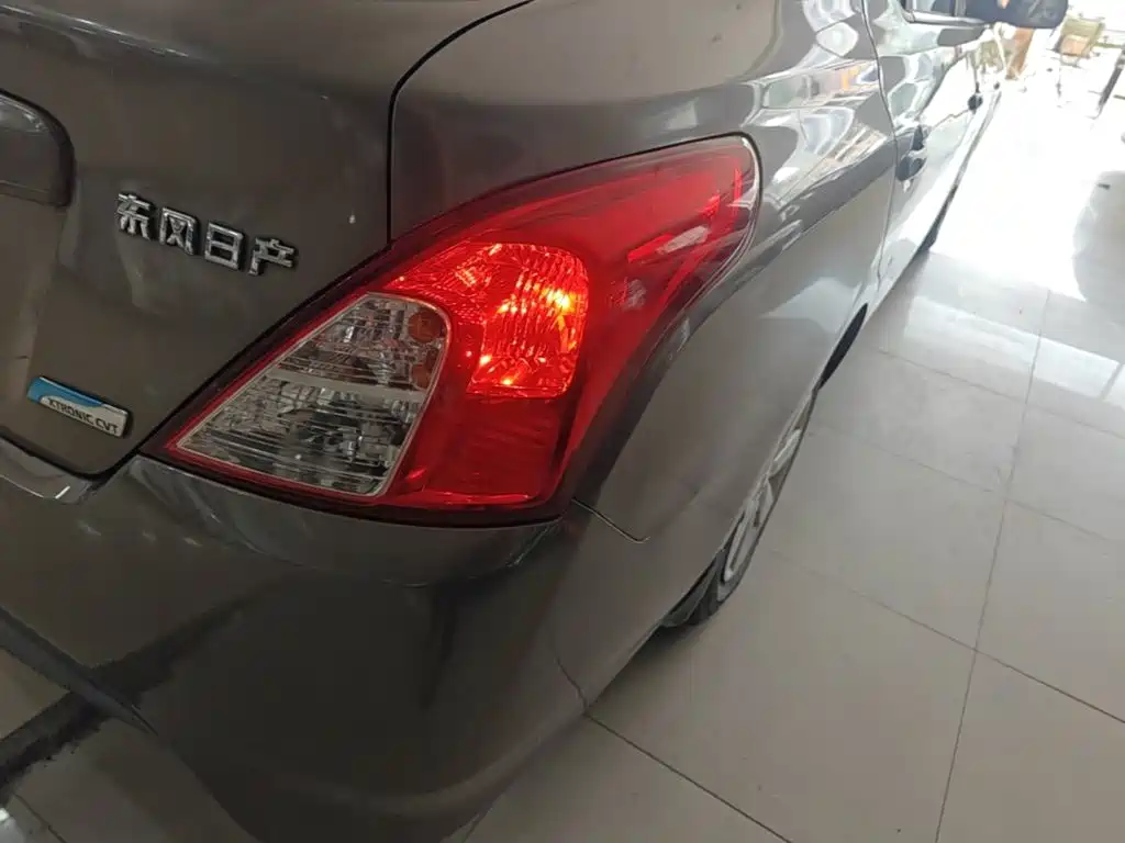 Nissan Sunny — миниатюра 8