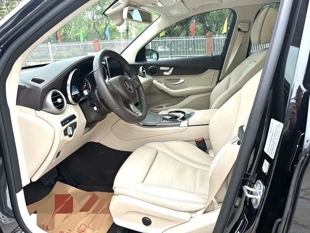Mercedes-Benz GLC 2017 GLC 300 4MATIC